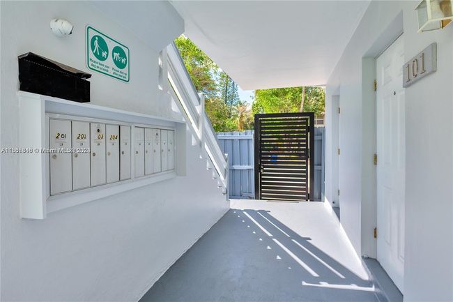 APT-103 - 616 Sw 14 Th Ave, Condo with 2 bedrooms, 1 bathrooms and null parking in Fort Lauderdale FL | Image 13