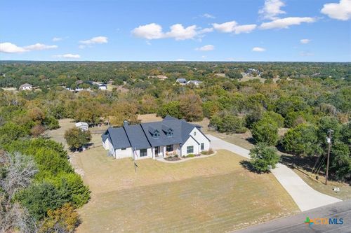 1250 E Creekview Dr, Salado, TX, 76571-6602 | Card Image