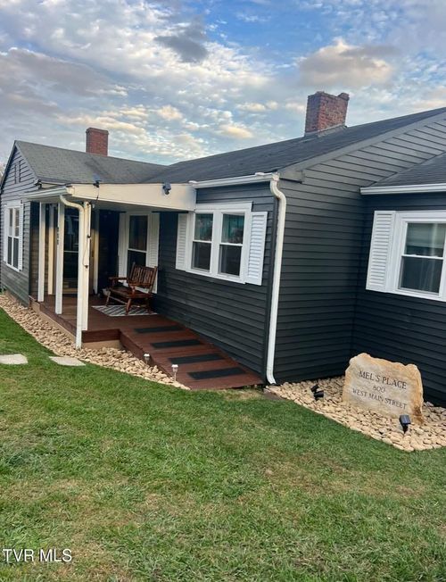 800 E Main St, Clintwood, VA, 24228-6162 | Card Image