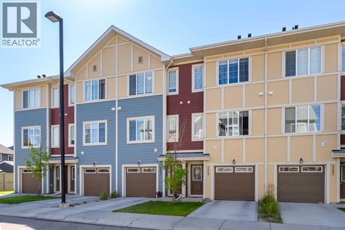 231 Marquis Lane Se, Calgary, AB, T3M2G6 | Card Image