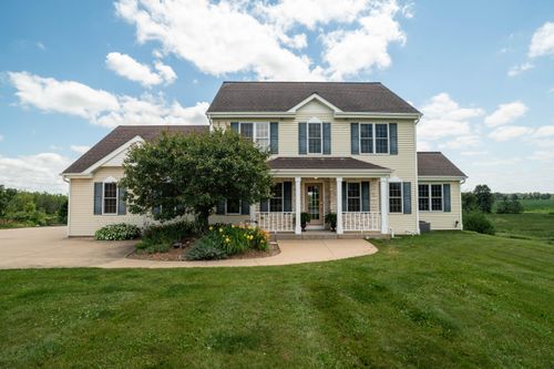 8866 Deer Run Dr S, Allenton, WI, 53002-9412 | Card Image