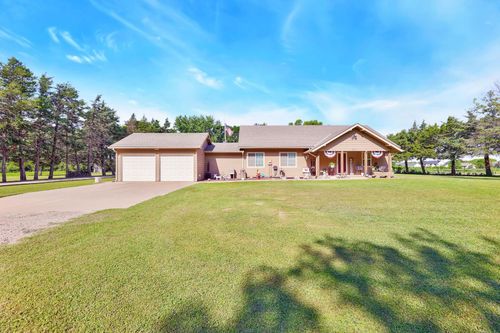 737 E 2nd Ave, Cheney, KS, 67025-8886 | Card Image