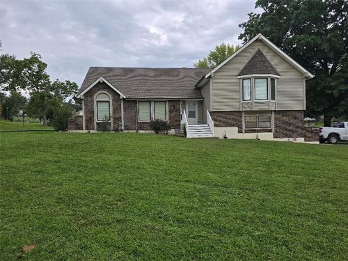 601 W Stonecrest Cir, Saint Joseph, MO, 64506-3134 | Card Image