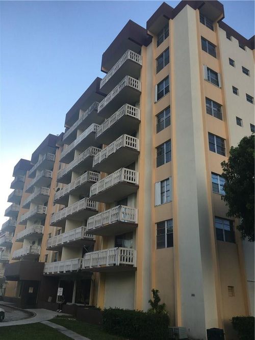 421-15600 Nw 7th Ave, Miami, FL, 33169-6251 | Card Image