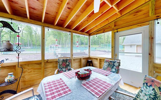 Sunroom / solarium with lofted ceiling | Image 15