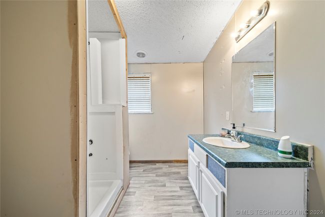 69291 E 15 Rd, House other with 3 bedrooms, 2 bathrooms and null parking in Quapaw OK | Image 26