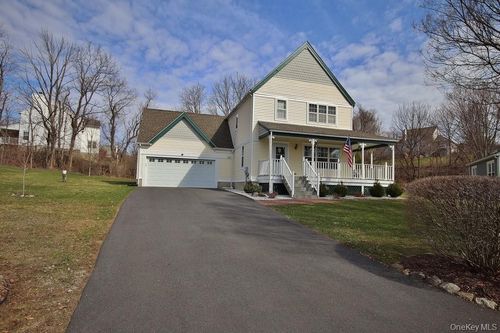 5 Old Field Cir, Pawling, NY, 12564-2172 | Card Image