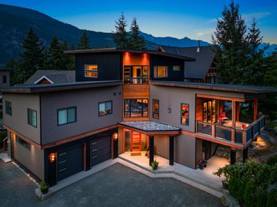 7456 Dogwood St, House other with 5 bedrooms, 3 bathrooms and 6 parking in Pemberton BC | Image 1