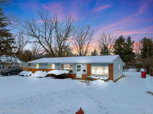 30815 Everett St, Southfield, MI, 48076-1584 | Card Image