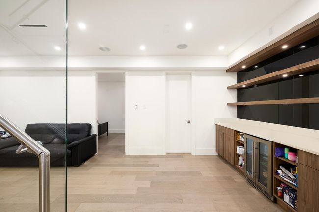 712 Keith Rd E, House other with 6 bedrooms, 7 bathrooms and 6 parking in North Vancouver BC | Image 32