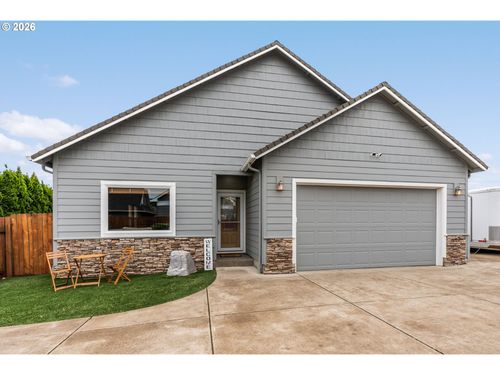 852 T St, Springfield, OR, 97477-2331 | Card Image