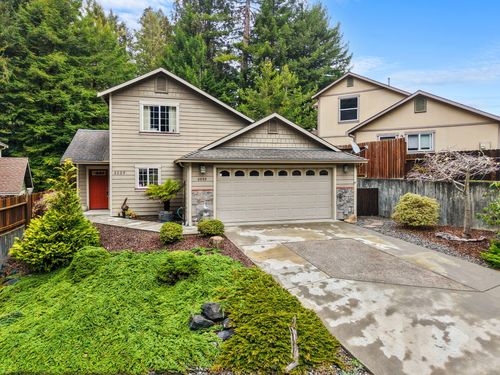 2005 Foxwood Dr, Eureka, CA, 95503-8943 | Card Image