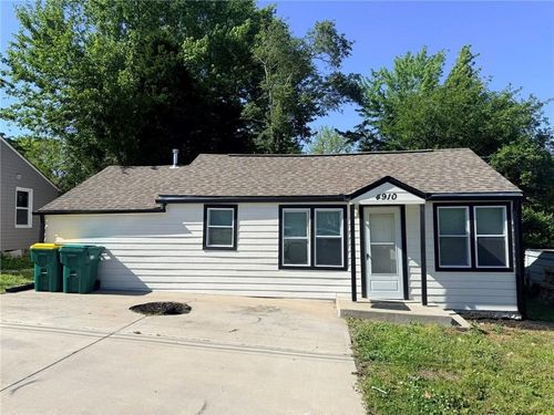 4910 Blue Ln, Kansas City, KS, 66104-1734 | Card Image