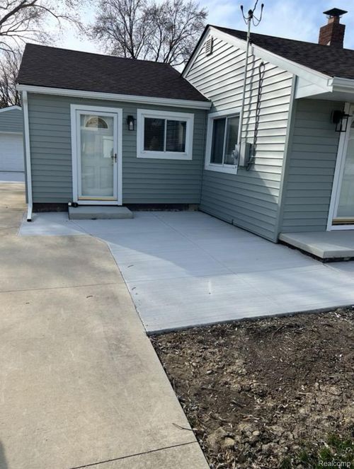 3293 Talbot Dr, Troy, MI, 48083-5094 | Card Image