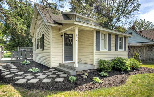 1852 S Shore Dr, Holland, MI, 49423-4339 | Card Image