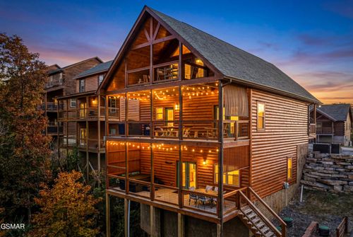 686 Stockton Dr, Sevierville, TN, 37876-2544 | Card Image