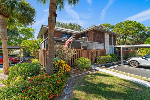 402 Se Castle Ct, Port St Lucie, FL, 34952-6780 | Card Image