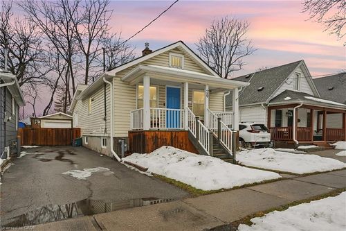 20 Trapnell St, St. Catharines, ON, L2R1A9 | Card Image