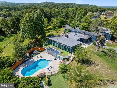 624 Westlake Dr, EAST STROUDSBURG, PA, 18302 | Card Image