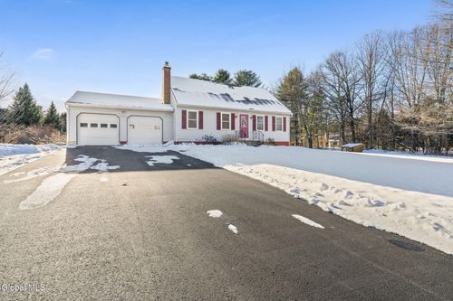 2 Norland Ct, Saratoga Springs, NY, 12866-5418 | Card Image