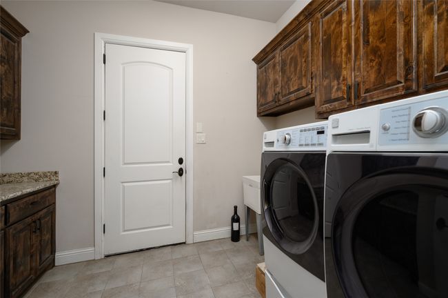Utility room and Mud room. | Image 25
