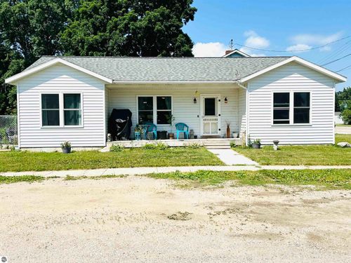 208 Russell St, Lake City, MI, 49651-9449 | Card Image