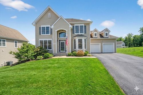 3 Moorefield Cir, Highland Mills, NY, 10930-8301 | Card Image