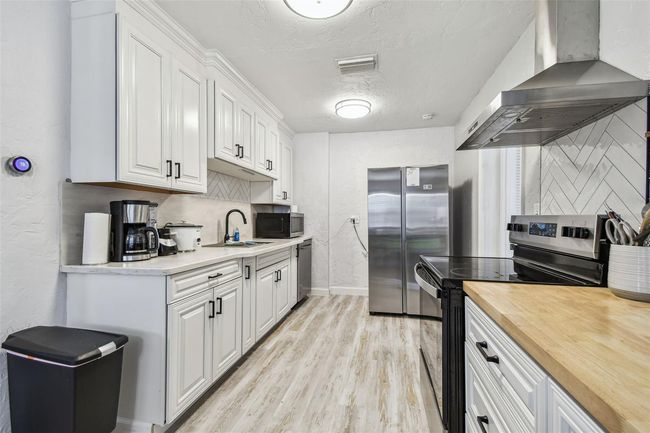 Beautiful Kitchen In the first unit | Image 36