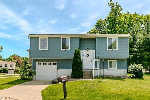10015 Windjammer Trl, Aurora, OH, 44202-9011 | Card Image