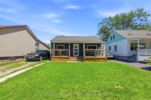 9 Mcnaughton Rd, Welland, ON, L3B2R4 | Card Image