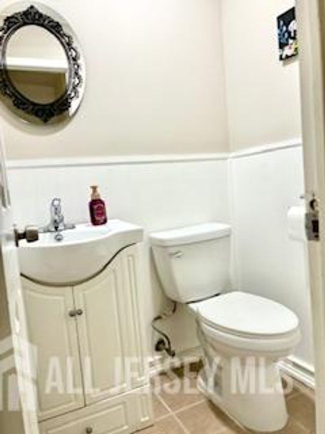 318 High St, Townhouse with 3 bedrooms, 2 bathrooms and null parking in Perth Amboy NJ | Image 9