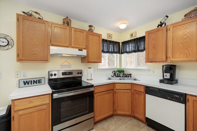 1025 Yorick Path, Condo with 3 bedrooms, 3 bathrooms and null parking in Wixom MI | Image 8
