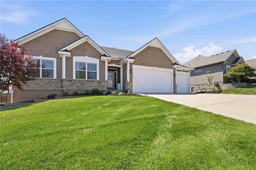 9308 N Belleview Ave, Kansas City, MO, 64155-3624 | Card Image