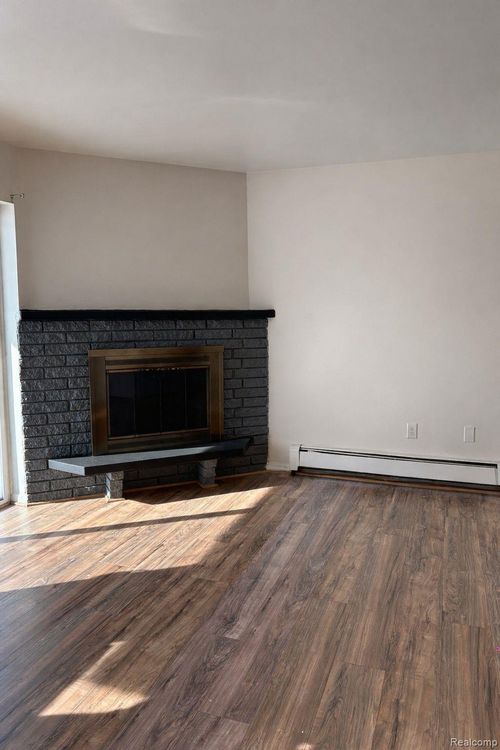 156 Summit View Ct, White Lake, MI, 48386-3517 | Card Image