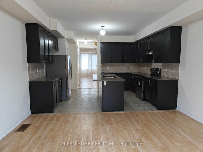 28 Robert Joffre Leet Ave, House attached with 3 bedrooms, 3 bathrooms and 1 parking in Markham ON | Image 15