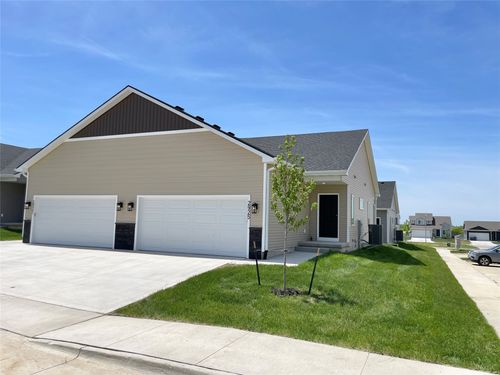 2925 Long Ave, Van Meter, IA, 50261-6222 | Card Image