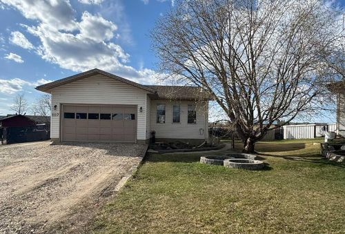 1117 6 Avenue W, Beaverlodge, AB, T0H0C0 | Card Image
