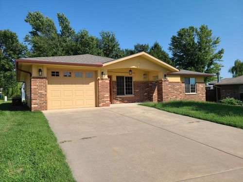 2214 Cottonwood Ct, Winfield, KS, 67156-5405 | Card Image