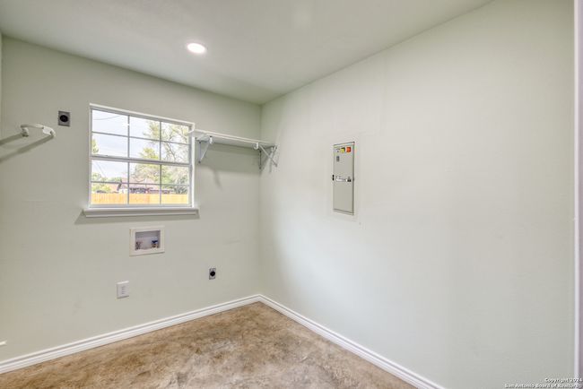 703 W Cargile St, House other with 3 bedrooms, 2 bathrooms and null parking in Uvalde TX | Image 17