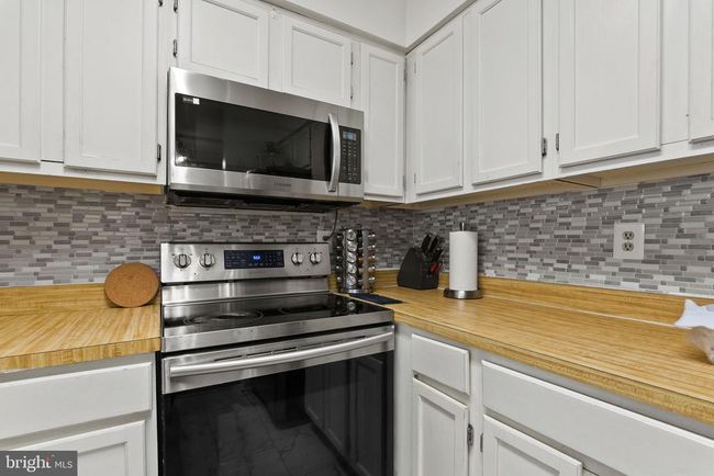 10464 Paradise Ct, Townhouse with 3 bedrooms, 2 bathrooms and null parking in MANASSAS VA | Image 13