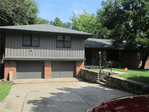 6878 Sni A Bar Rd, Kansas City, MO, 64129-1964 | Card Image