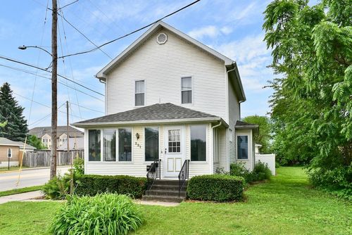 231 E Mark St, Winona, MN, 55987-5515 | Card Image