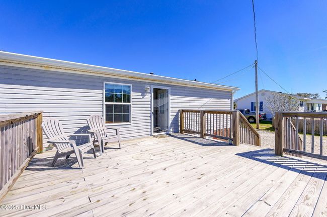 302 Bayview Dr, House other with 3 bedrooms, 2 bathrooms and 1 parking in Harkers Island NC | Image 28