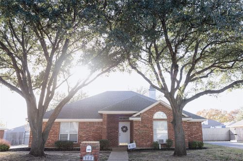 949 Crested Butte Dr, Hewitt, TX, 76643-3679 | Card Image