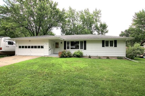 725 Southview Dr Sw, Hutchinson, MN, 55350-2750 | Card Image