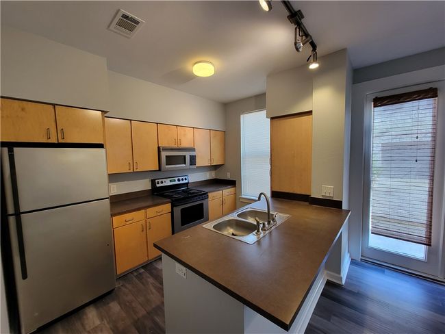 APT-1401 - 1201 Grove Blvd, Condo with 3 bedrooms, 3 bathrooms and 2 parking in Austin TX | Image 6