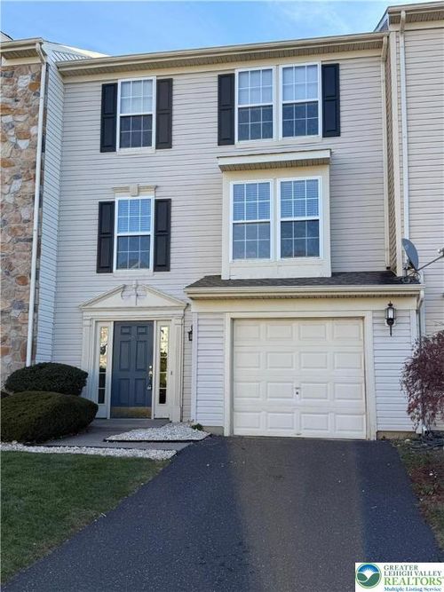 4046 Clubhouse Ct, Center Valley, PA, 18034-8519 | Card Image