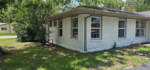 302 Smith St, Gonzales, TX, 78629-4141 | Card Image