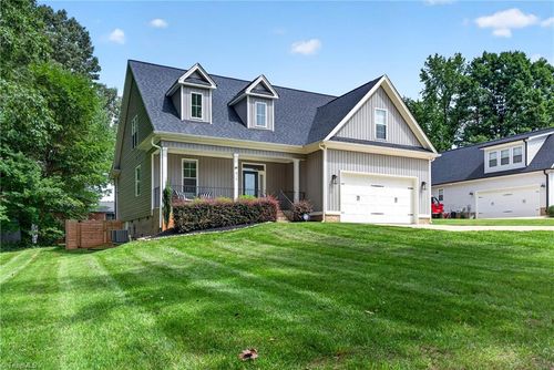 915 Aberdeen Rd, High Point, NC, 27265-1308 | Card Image