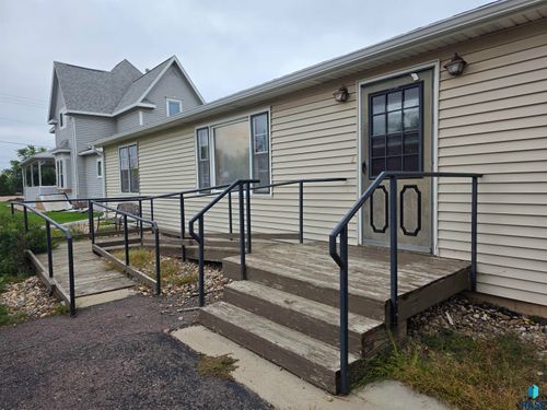 310 8th Ave Se Avenue Se, Pipestone, MN, 56164 | Card Image